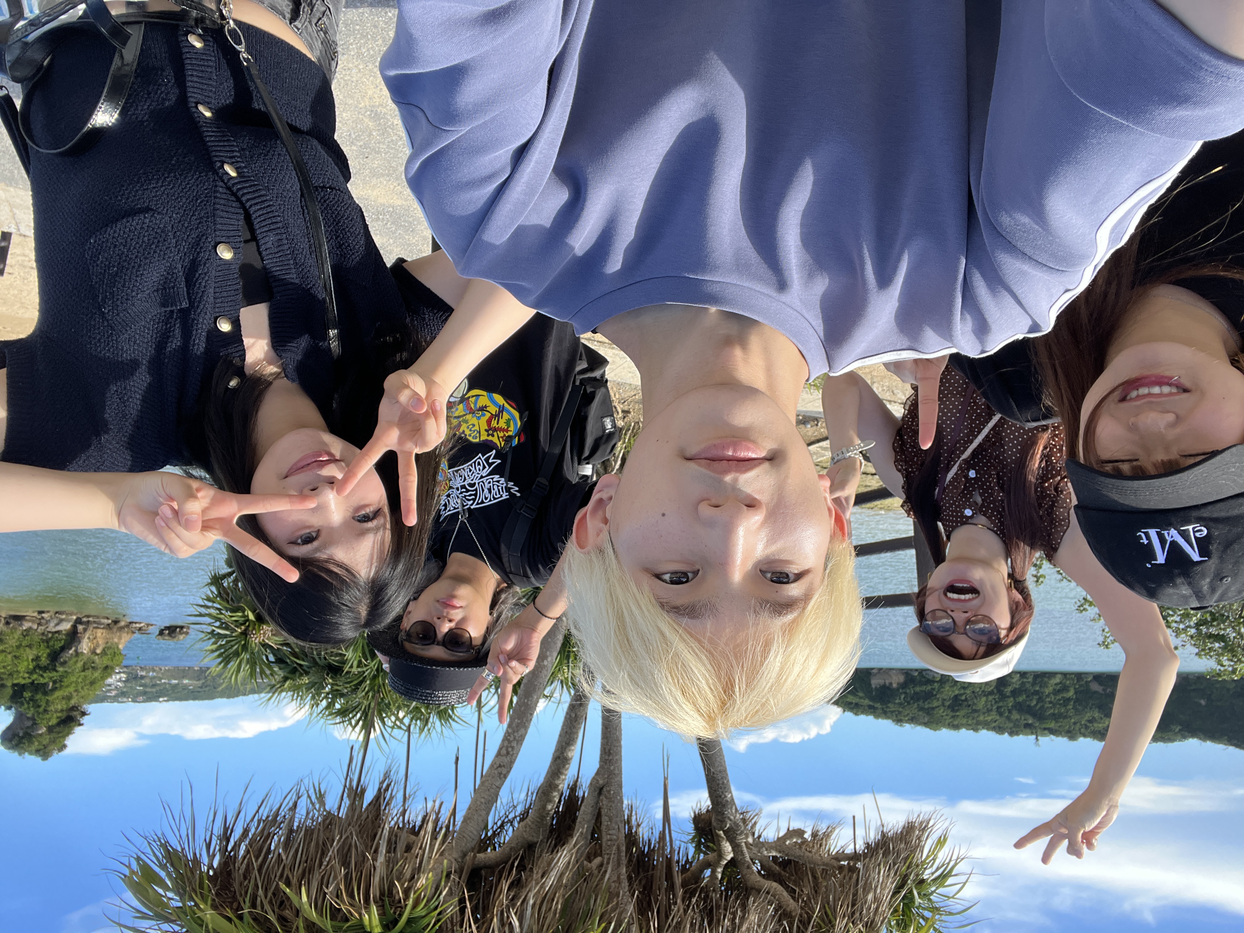 社員旅行で海を訪れたNorisスタッフ